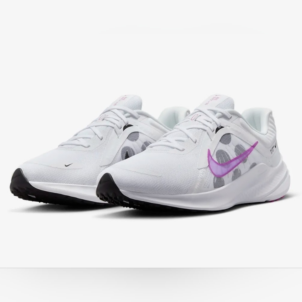NWOT NIKE Quest 5 Sneaker, Men's 7.5/Women's 8.5